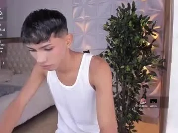 max04 – webcam model profile photo Image 8