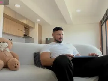 1pushman – webcam model profile photo Image 13