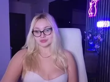 foxsusu – webcam model profile photo Image 12