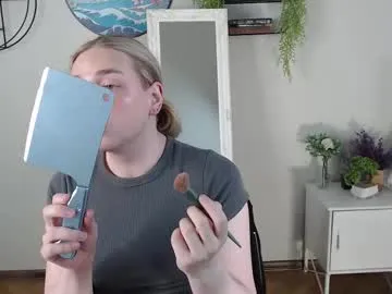 UKRaunchyRobyn – webcam model profile photo Image 12