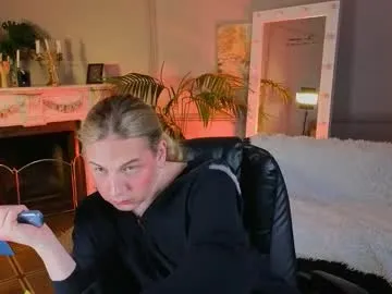 UKRaunchyRobyn – webcam model profile photo Image 14