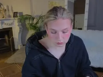 UKRaunchyRobyn – webcam model profile photo Image 15