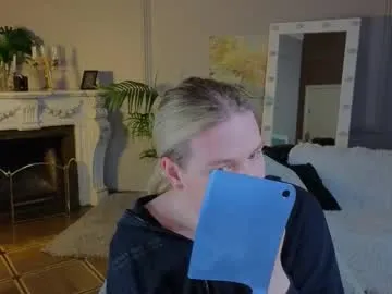 UKRaunchyRobyn – webcam model profile photo Image 16