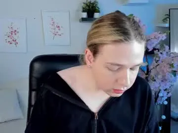 UKRaunchyRobyn – webcam model profile photo Image 19