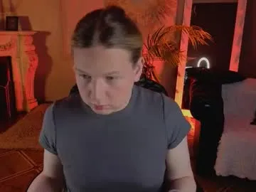 UKRaunchyRobyn – webcam model profile photo Image 8