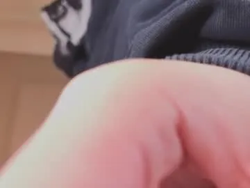 UKRaunchyRobyn – webcam model profile photo Image 9