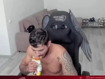 Lovvebirds – webcam model profile photo Image 13