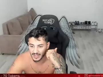 Lovvebirds – webcam model profile photo Image 16