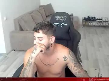 Lovvebirds – webcam model profile photo Image 17