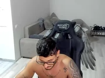 Lovvebirds – webcam model profile photo Image 18