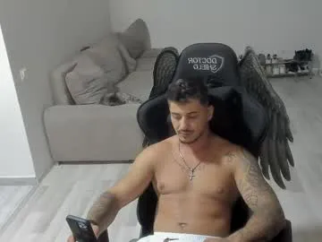 Lovvebirds – webcam model profile photo Image 2