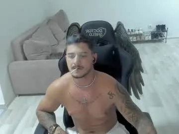 Lovvebirds – webcam model profile photo Image 3