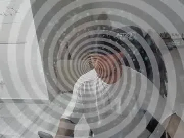 Lovvebirds – webcam model profile photo Image 4