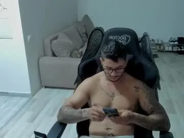 Lovvebirds – webcam model profile photo Image 5