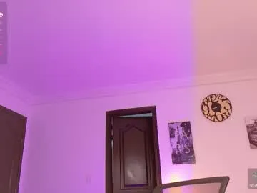 max04 – webcam model profile photo Image 7