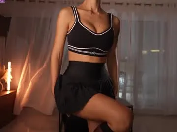 LoraDevine – webcam model profile photo Image 18