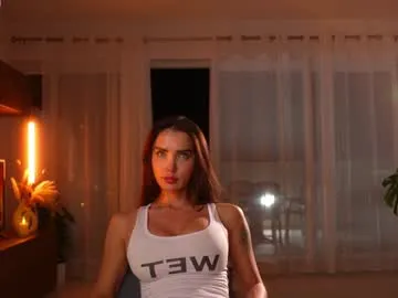 LoraDevine – webcam model profile photo Image 2