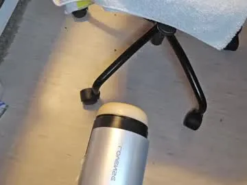 BigTitBlondeUK – webcam model profile photo Image 7