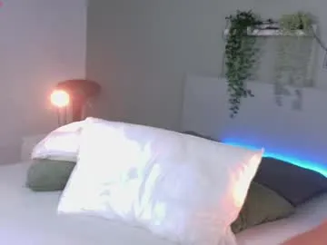 LoraDevine – webcam model profile photo Image 15