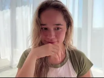 GreenEyesBlondeyUK – webcam model profile photo Image 11