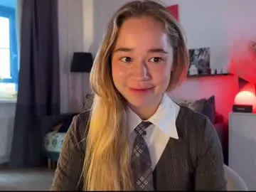 GreenEyesBlondeyUK – webcam model profile photo Image 7