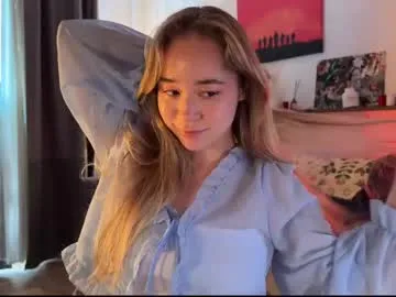 GreenEyesBlondeyUK – webcam model profile photo Image 9