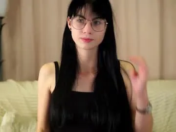 Youlalia – webcam model profile photo Image 2