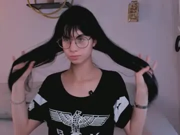 Youlalia – webcam model profile photo Image 3