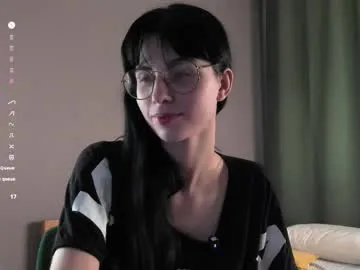 Youlalia – webcam model profile photo Image 4