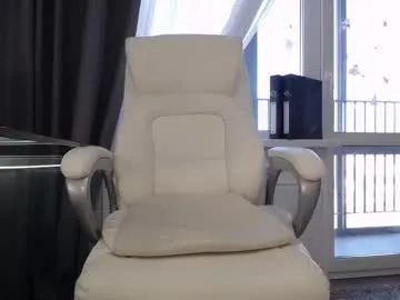 TenderLora – webcam model profile photo Image 6