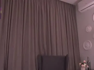 Julia93cherry – webcam model profile photo Image 14