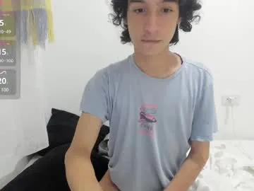 Lovvebirds – webcam model profile photo Image 3