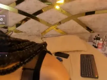 French-Eyes – webcam model profile photo Image 4