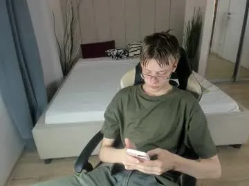 electron448 – webcam model profile photo Image 11