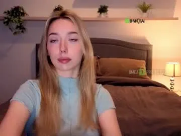 SheOnShe – webcam model profile photo Image 4