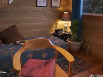 LoraDevine – webcam model profile photo Image 2