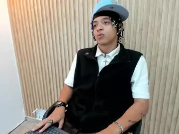 max04 – webcam model profile photo Image 3