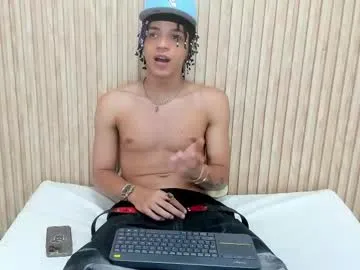 max04 – webcam model profile photo Image 4