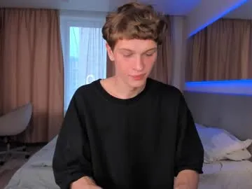 max04 – webcam model profile photo Image 4