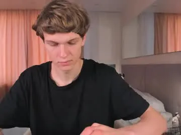 max04 – webcam model profile photo Image 7