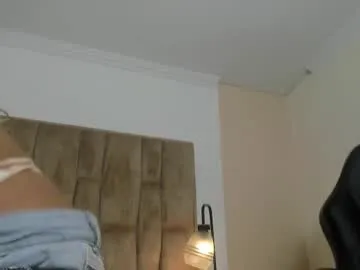 Monkey104 – webcam model profile photo Image 4