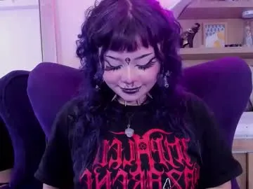 LoveCatsuit – webcam model profile photo Image 10