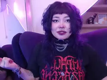 LoveCatsuit – webcam model profile photo Image 4