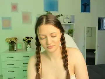 famouswomen – webcam model profile photo Image 15