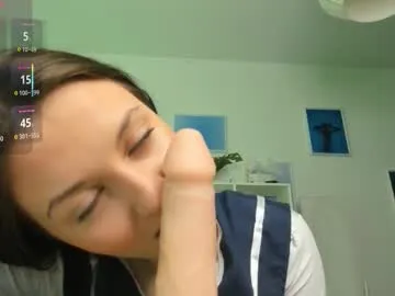 famouswomen – webcam model profile photo Image 17