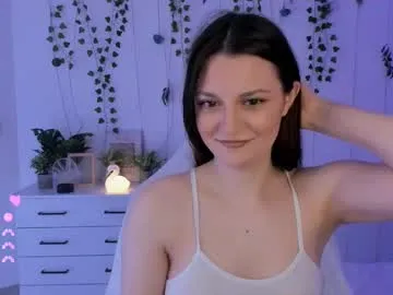 famouswomen – webcam model profile photo Image 4