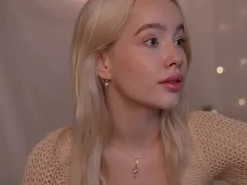 _Alicee_1 – webcam model profile photo Image 12