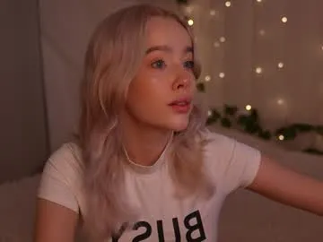 _Alicee_1 – webcam model profile photo Image 15