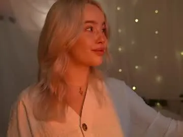 _Alicee_1 – webcam model profile photo Image 18