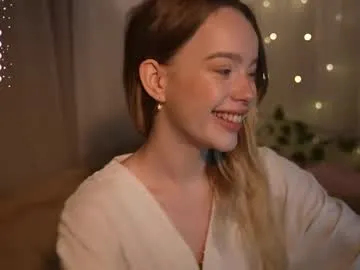 _Alicee_1 – webcam model profile photo Image 3